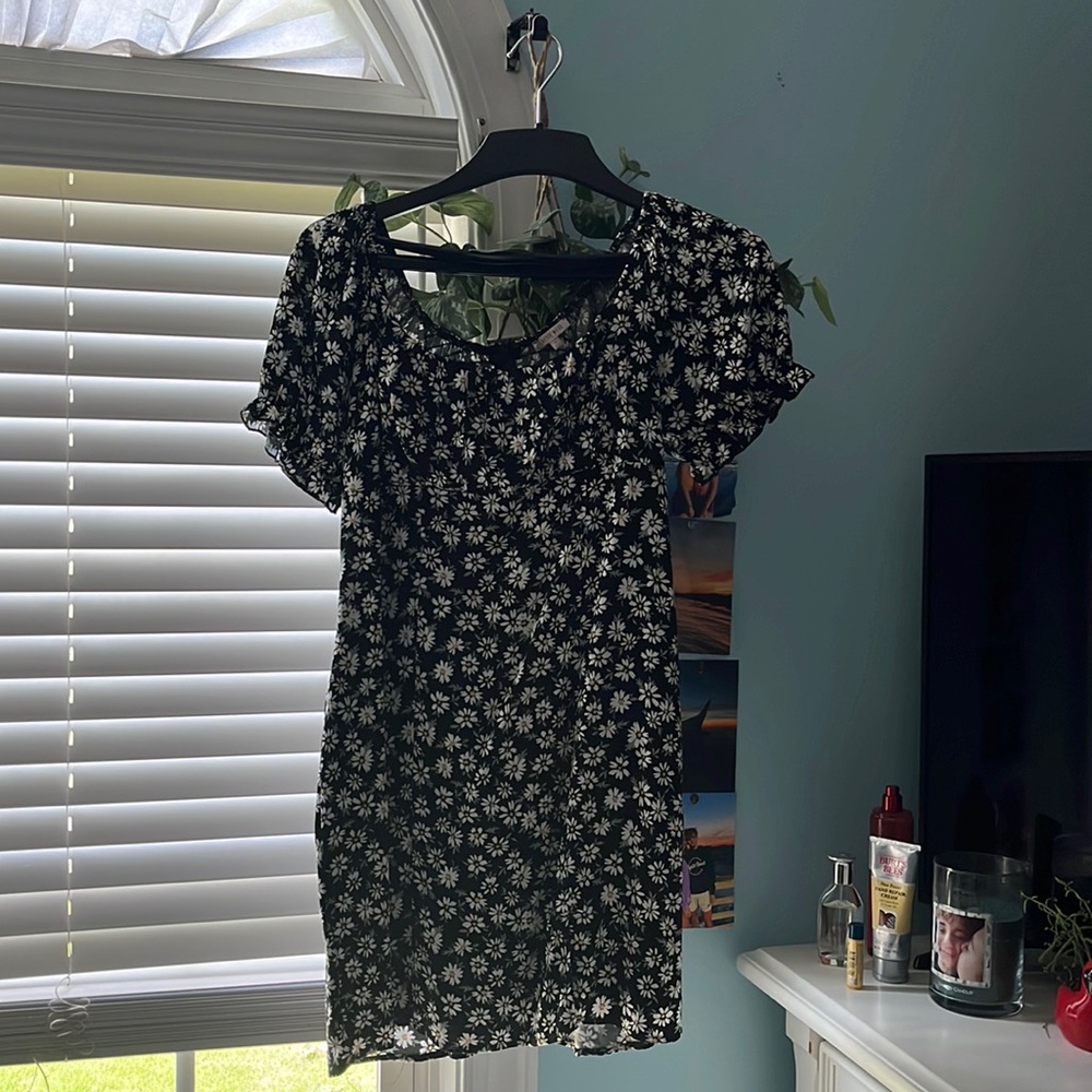 Pacsun flowy, floral dress. Size Medium.